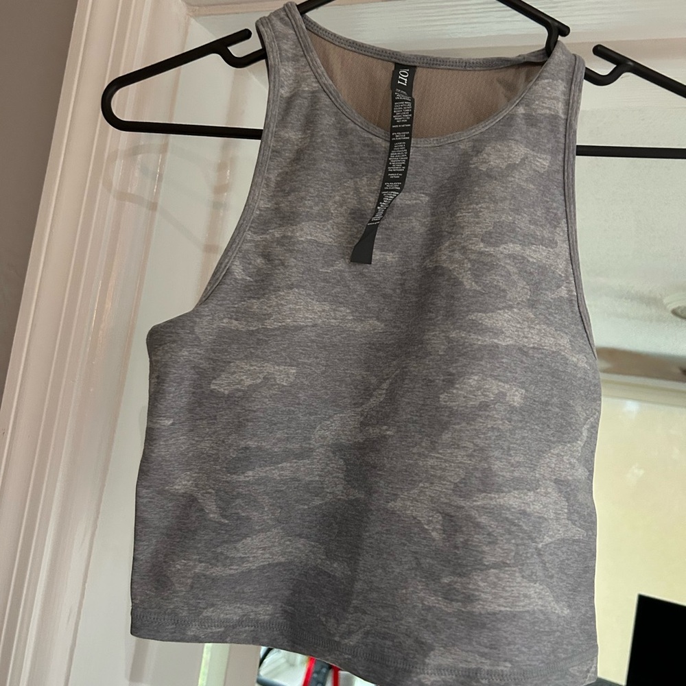 Vuori Gray Camo Crop Top
